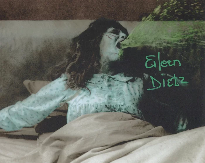 Eileen Dietz autograph