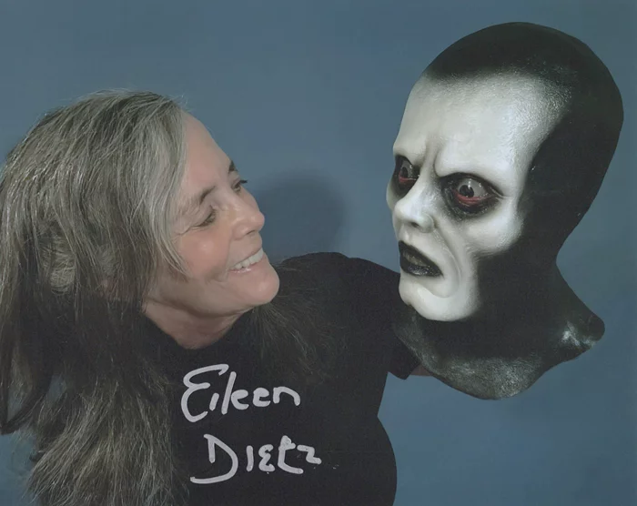 Eileen Dietz autograph