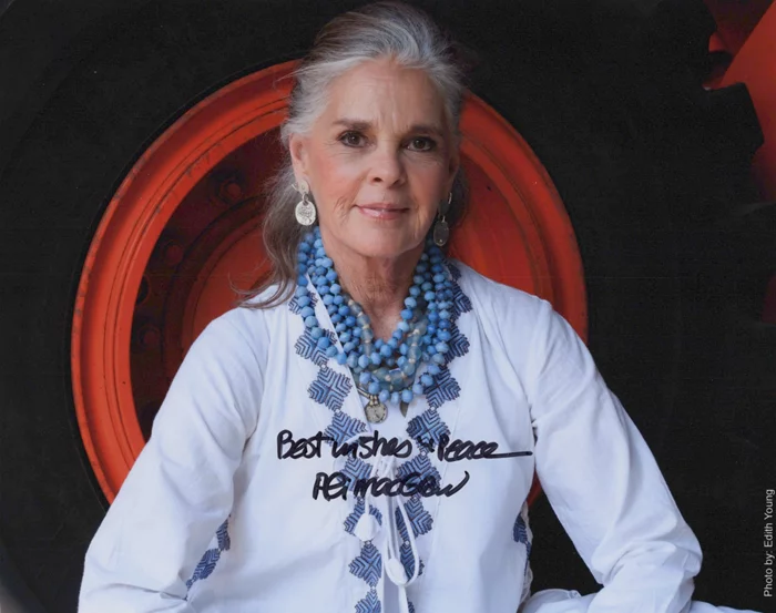 Ali MacGraw autograph