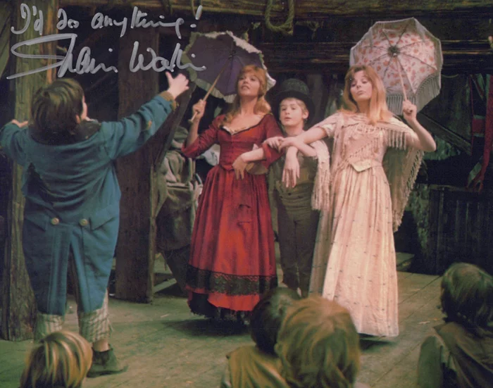 Shani Wallis autograph