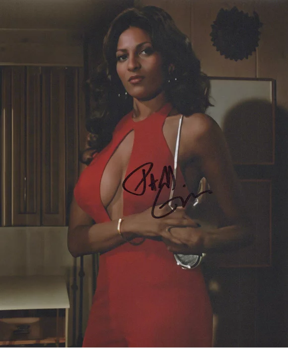Pam Grier autograph