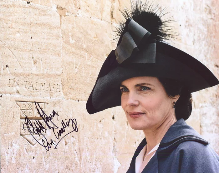Elizabeth McGovern autograph