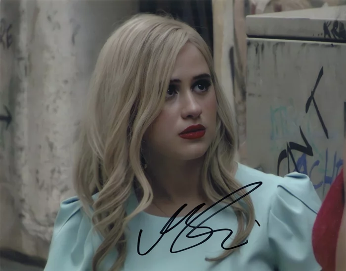 Maria Bakalova autograph