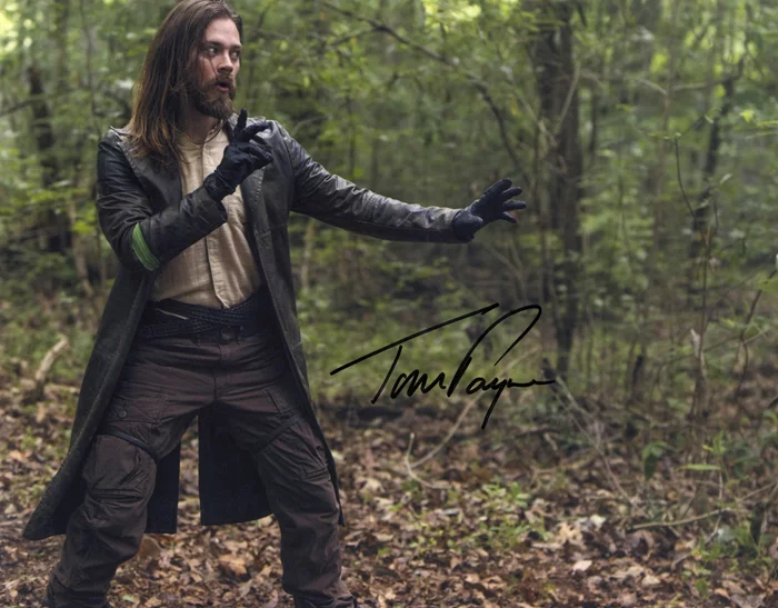 Tom Payne autograph