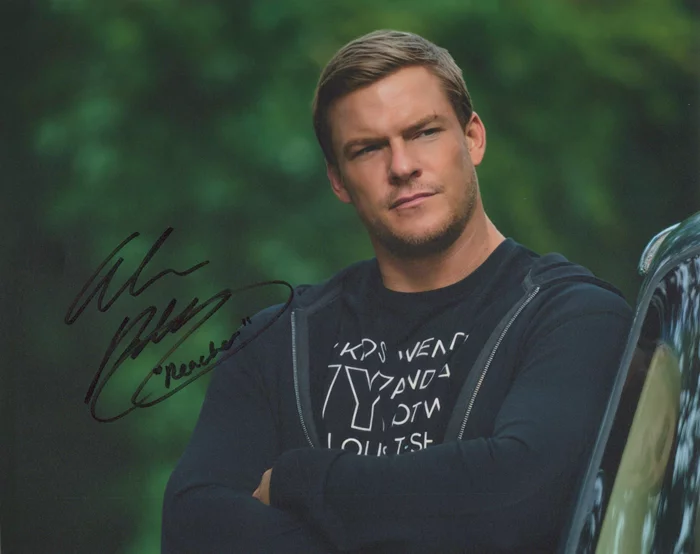 Alan  Ritchson autograph