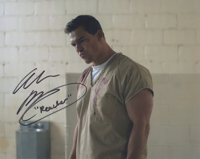 Alan  Ritchson autograph