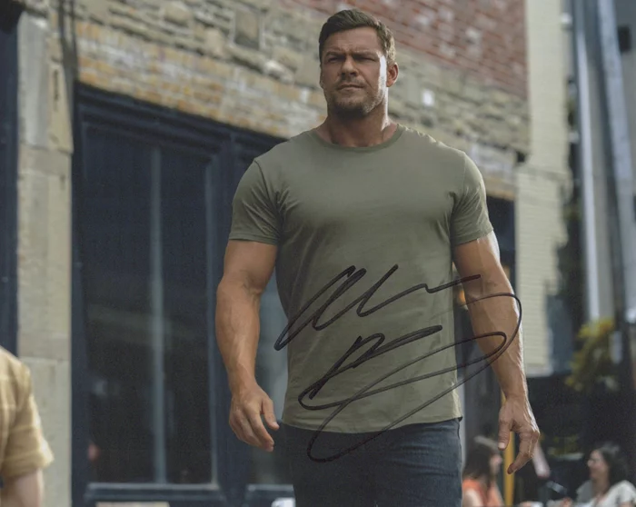 Alan  Ritchson autograph