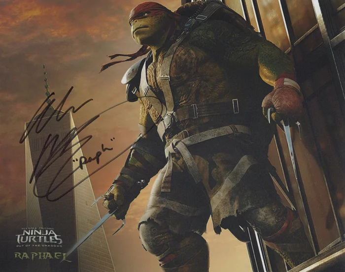 Alan  Ritchson autograph