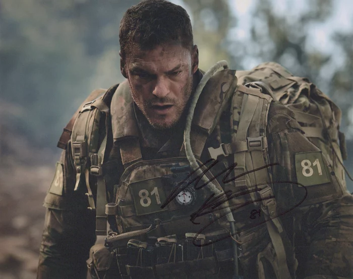 Alan  Ritchson autograph
