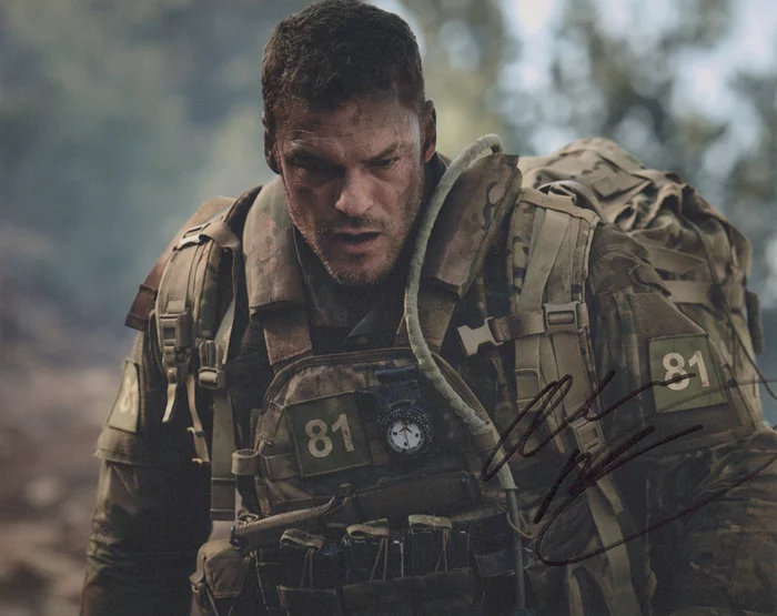Alan  Ritchson autograph