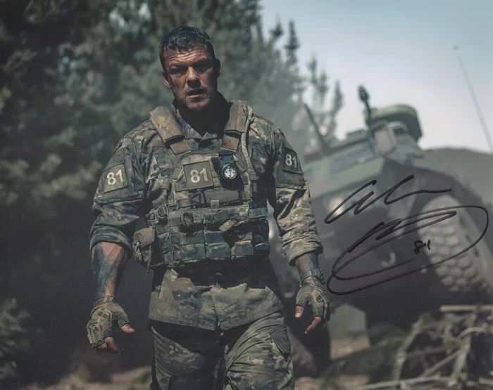 Alan  Ritchson autograph
