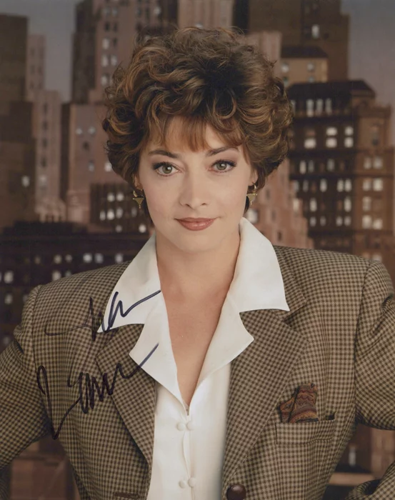 Sharon Lawrence autograph