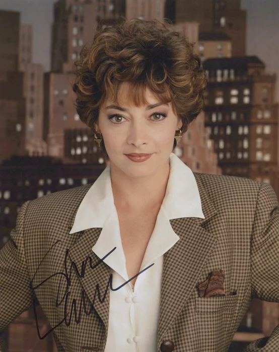 Sharon Lawrence autograph