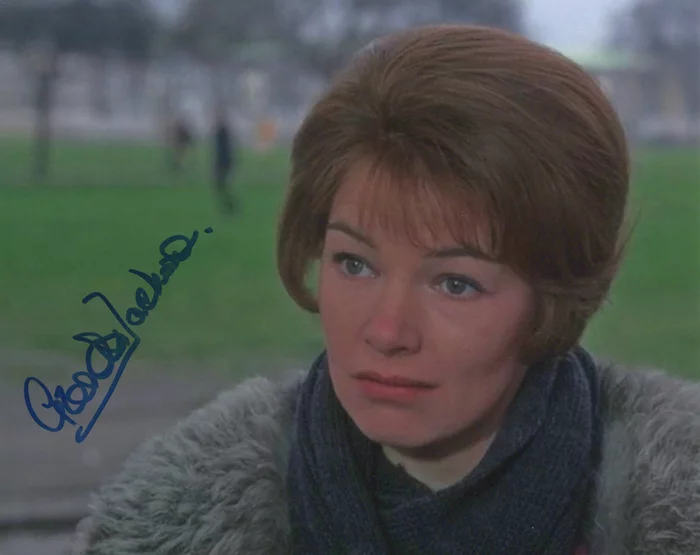 Glenda Jackson autograph