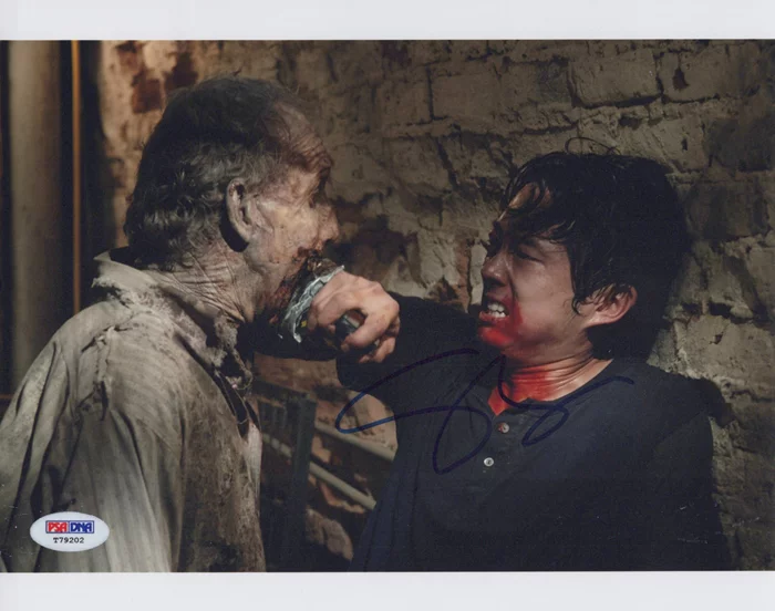 Steven Yeun autograph