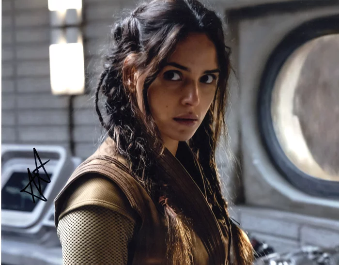 Adria Arjona autograph