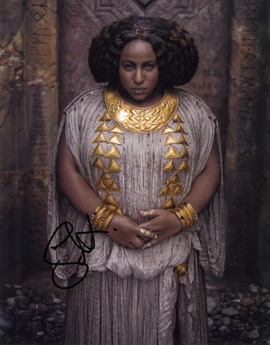 Sophia Nomvete autograph