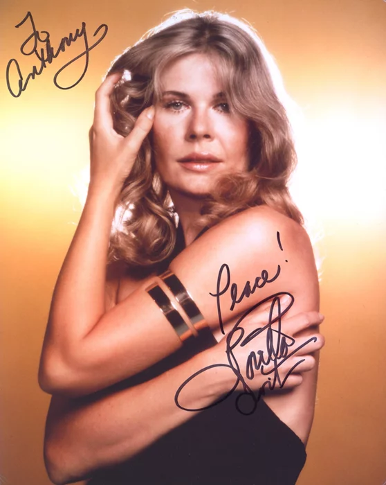 Loretta Swit autograph