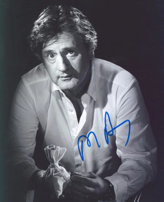 Daniel Auteuil autograph
