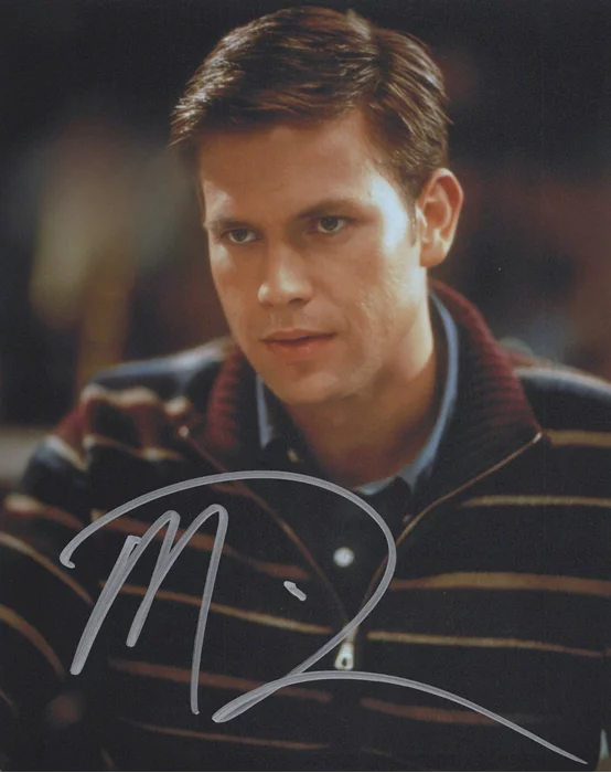 Matthew Davis autograph