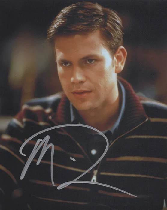 Matthew Davis autograph