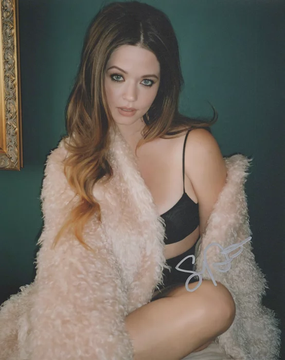 Sasha  Pieterse autograph