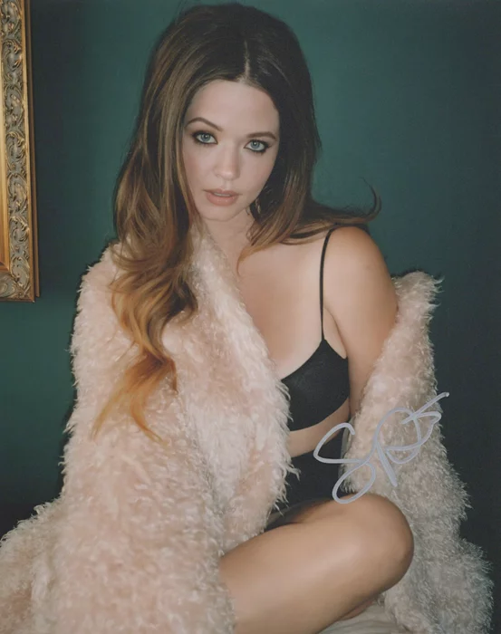Sasha  Pieterse autograph