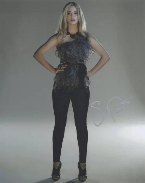Sasha  Pieterse autograph