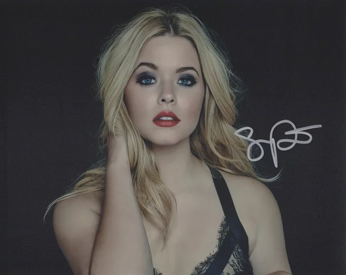 Sasha  Pieterse autograph