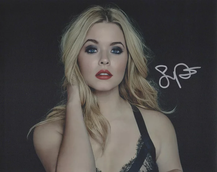 Sasha  Pieterse autograph