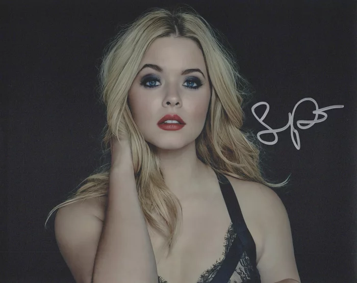 Sasha  Pieterse autograph