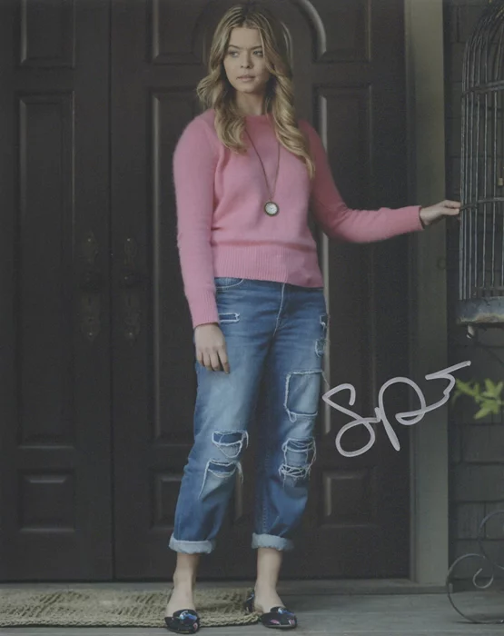 Sasha  Pieterse autograph