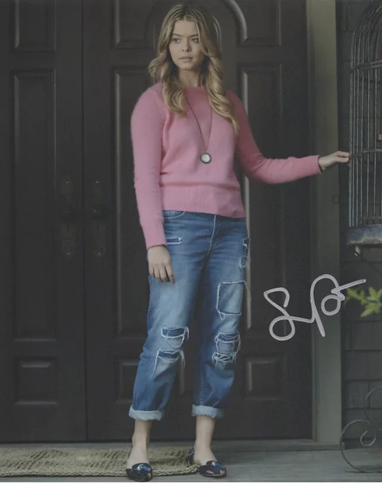 Sasha  Pieterse autograph