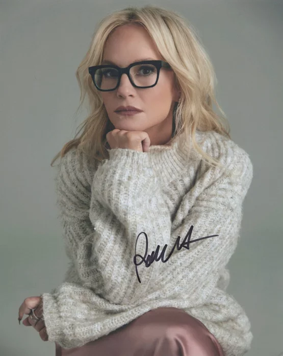 Rachael Harris autograph