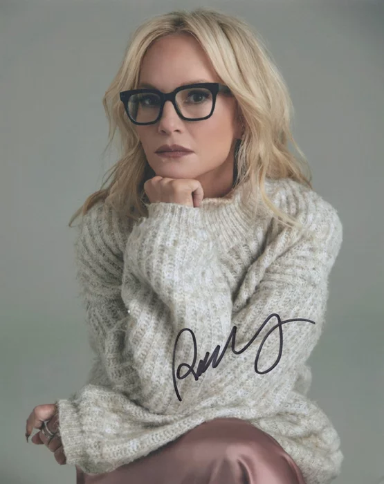 Rachael Harris autograph
