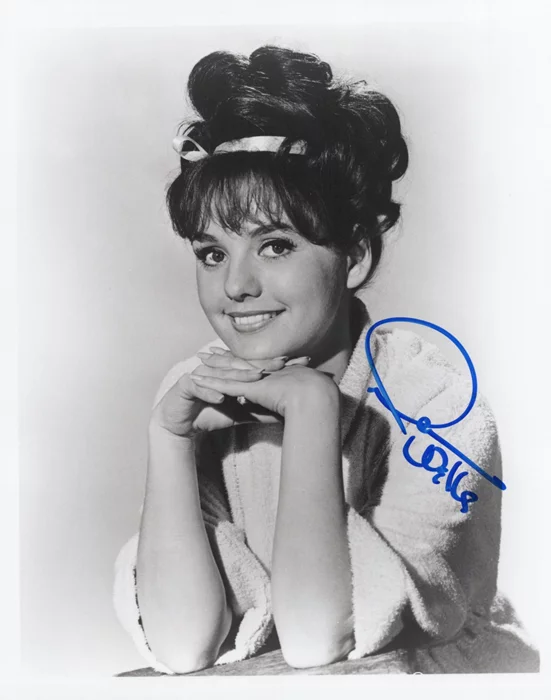 Dawn Wells autograph